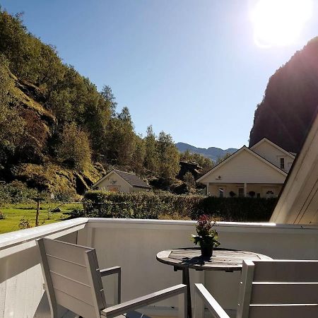 Bright And Cozy Apartment 1.5Km From City Centre Aurland Bagian luar foto