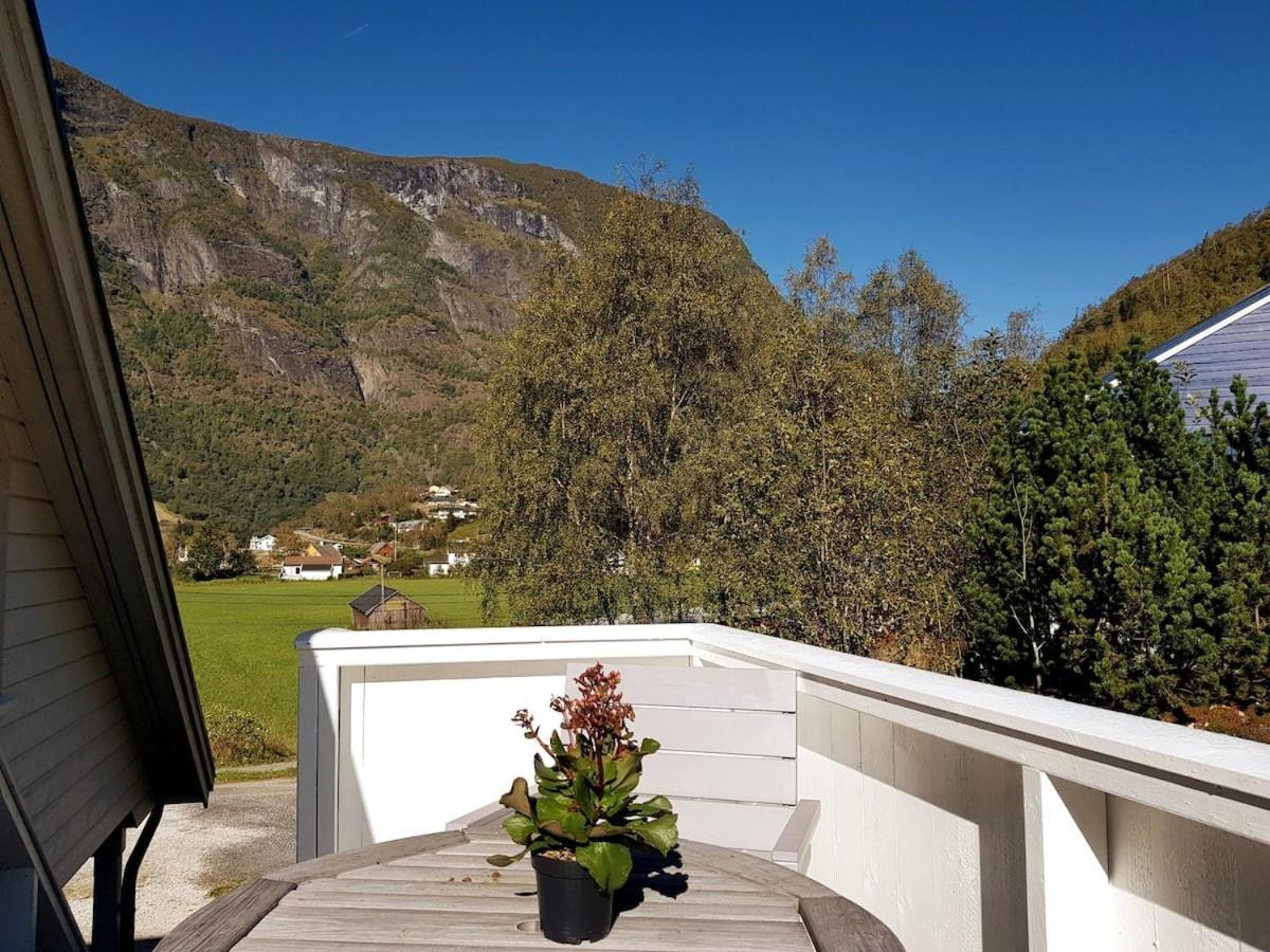 Bright And Cozy Apartment 1.5Km From City Centre Aurland Bagian luar foto