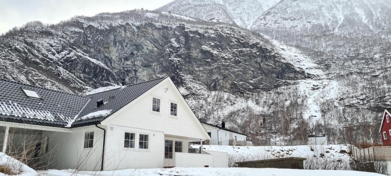 Bright And Cozy Apartment 1.5Km From City Centre Aurland Bagian luar foto
